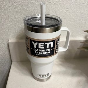 YETI Rambler 35 oz MUG with Straw Lid